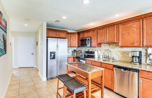 Glenwood House | Walk to Ocean: Family Retreat in Ormond Beach!