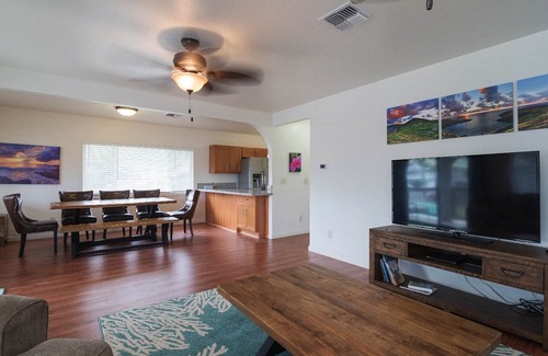Hauula House | Walk to Ocean from house- close to BYU-H & Polynesian Cultural Cntr 3 bed 2 bath