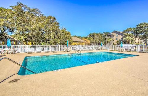 Myrtle Beach Apartment | Walk to Ocean Myrtle Beach Condo with Balcony!