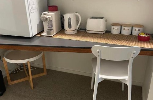 South Townsville Bed & Breakfast | Walk to Palmer B&B - U21