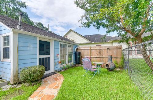 League City House | Walk to Parks and Main St Renovated League City Gem