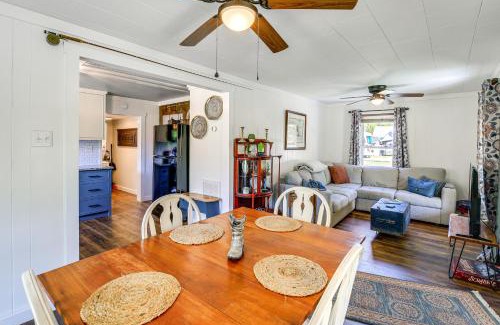 Damascus House | Walk to River and Trails Cozy Damascus Cottage!