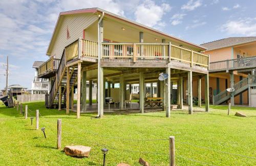 Port Bolivar House | Walk to Sand Home with Deck in Crystal Beach!