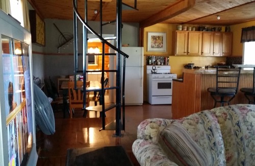 North Conway House | Walk to Settlers Green Shopping Outlet