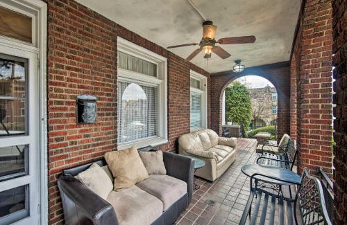 Reading Apartment | Walk to Shops, Dining and City Park Reading Apt