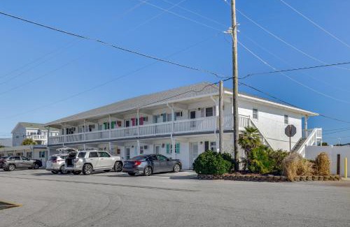 Atlantic Beach Apartment | Walk to Shore Atlantic Beach Condo with Pool Access