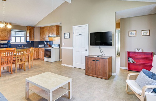 Crystal Beach House | Walk to Shore: Crystal Beach Home w/Deck!