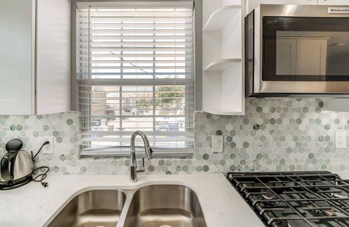 Park Cities Apartment | Walk to Stadium: University Park Gem!