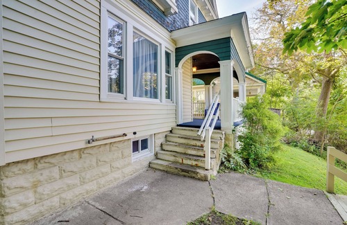 Eastside Cottage | Walk to Syracuse Campus: Family-friendly Home!