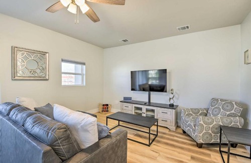 Fort Worth Apartment | Walk to TCU Fort Worth Retreat with Balcony!