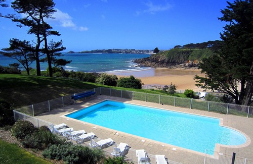 Locmaria-Plouzane House | Walk to the Beach! Rustic + Comfy House