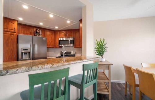 Alamitos Beach Apartment | Walk To The Beach, Downtown, Restaurants, & More!