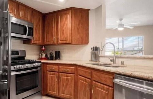 Alamitos Beach Apartment | Walk To The Beach, Downtown, Restaurants, & More!