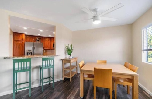 Alamitos Beach Apartment | Walk To The Beach, Downtown, Restaurants, & More!