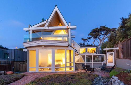 Moss Beach House | Walk to the Beach from this Ocean Front Home