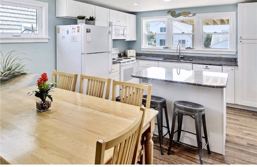 South Bethany Harbor House | Walk To The Beach - 4 Bedroom 2 Bath - Lots of outside deck space