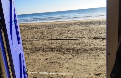 Bournemouth Apartment | WALK TO TOWN CENTRE and SANDY BEACHES with USE OF BEACH HUT -FM6114