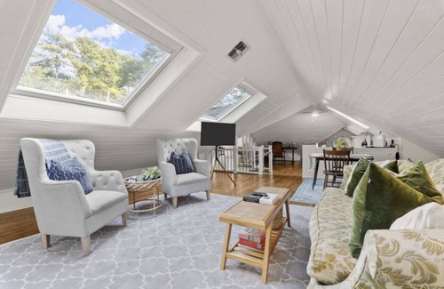 Decatur House | Walk to Town |Hot Tub |Chef Kitchen - The Sunny Spot