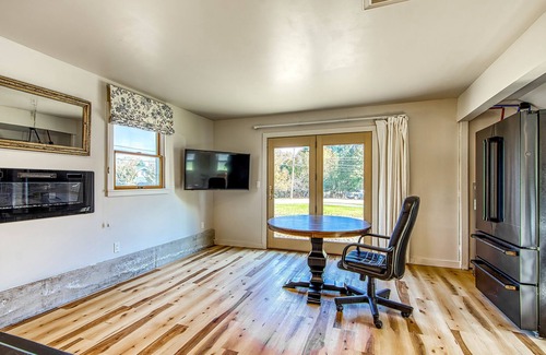 Blue Hill Cottage | Walk to town of Blue Hill from this efficiency cottage on Parker Point Road