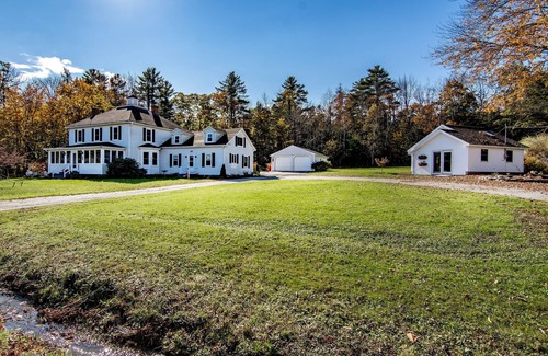 Blue Hill Cottage | Walk to town of Blue Hill from this efficiency cottage on Parker Point Road