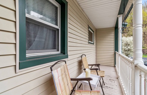 Ashfield House | WALK TO TOWN! PARKING.PET FRIENDLY 3BD 2.5b charming home in heart of Jim Thorpe