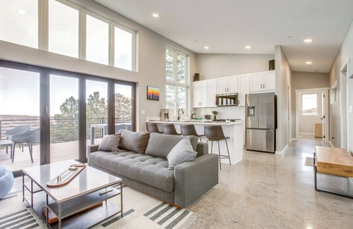 Golden House | Walk to Trail: 'Lookout Landing' Newly Built Home!