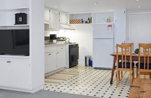 Upper Telegraph Apartment | Walk to trendy Temescal & College Ave - 2+ BR
