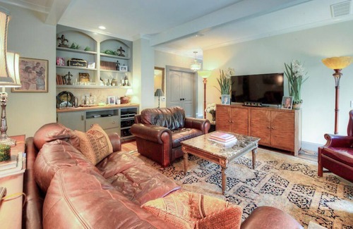 Venable House | Walk To UVA: Gorgeous 'Old World' 5 BR Luxury Rugby Rd home -6200 fsf.