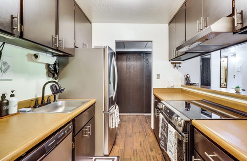 Reno/Tahoe Airport Condo | Walk to Virginia Lake: Reno Condo w/Balcony!