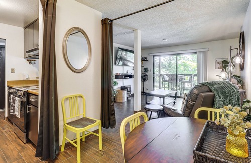 Reno/Tahoe Airport Condo | Walk to Virginia Lake: Reno Condo w/Balcony!