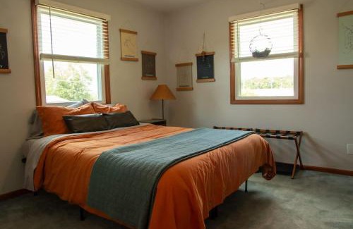 Alto Pass House | Walk to Weddings-Wineries-Trails Family Friendly Home in Downtown Alto Pass