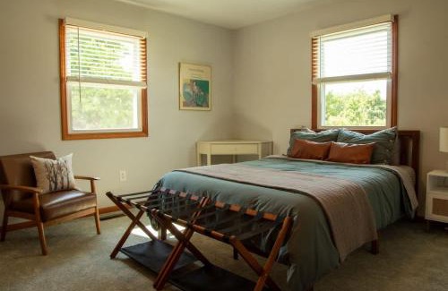 Alto Pass House | Walk to Weddings-Wineries-Trails Family Friendly Home in Downtown Alto Pass