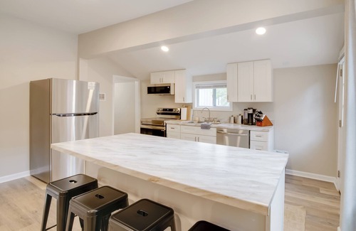 Bowling Green Cottage | Walk to Wku, Bars & Dining! Updated Duplex Home