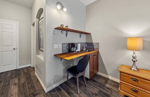 Quail Ridge House | Walk Up Studio Steps From the Golf Course - 101B