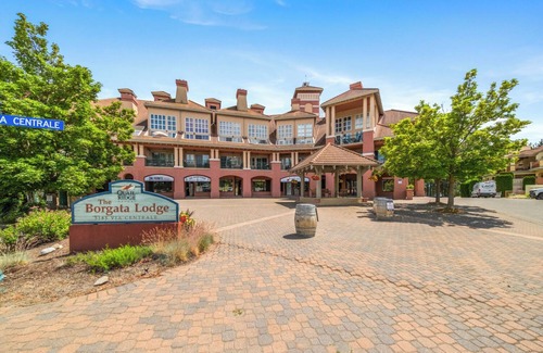 Quail Ridge House | Walk Up Studio Steps From the Golf Course - 101B