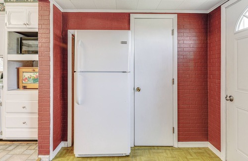 Tangier House | Walkable Beach Retreat on Chesapeake Bay!