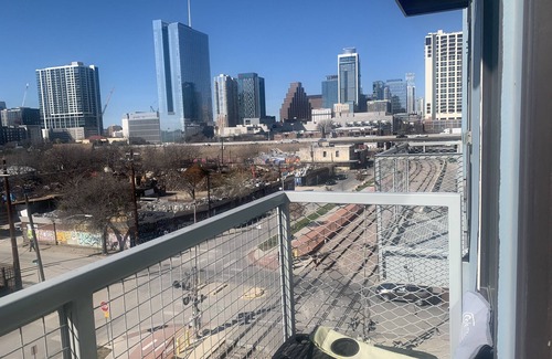 East Cesar Chavez Apartment | Walkable East Austin Studio - Perfect for Conventions /SXSW