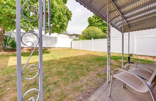 Floral Park Apartment | Walkable Elmont Studio 19 Mi to New York City!