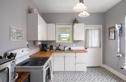 Hilltop Apartment | Walkable Neighborhood. King Bed. Central AC. Pet Friendly
