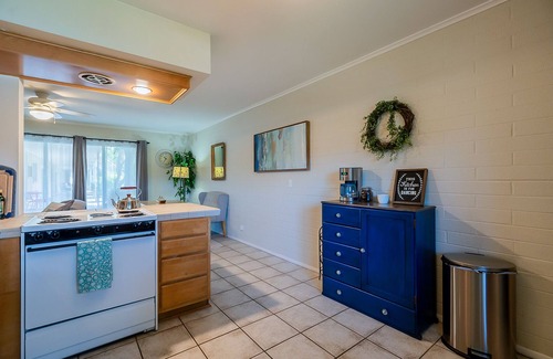 South Scottsdale Condo | Walkable Old Town Scottsdale. 2 BR 1st Fl. Heated Pool.