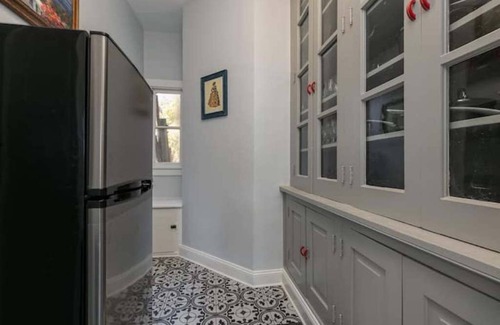 Springfield Villa | Walkable to MSU, Downtown, & Hammonds Stadium!