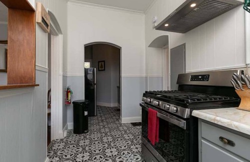 Springfield Villa | Walkable to MSU, Downtown, & Hammonds Stadium!