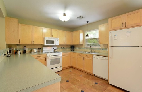 Greater South River City House | Walkable to SOCO, comfy Central Austin home