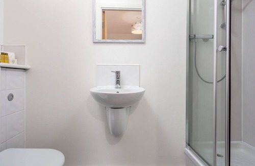 Kilmarnock Apartment | Walker Suite No73 - Donnini Apartments