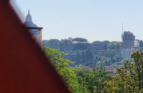 Quartiere XIII Aurelio Apartment | Walking distance from St. Peter quiet familiar in the green WiFi Netflix Tv game