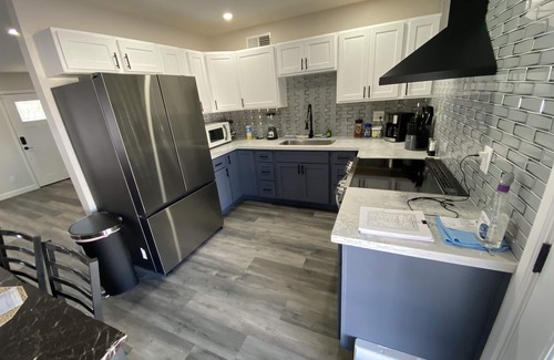 Maryvale House | Walking distance to a family recreation park 5 minutes to shopping centers