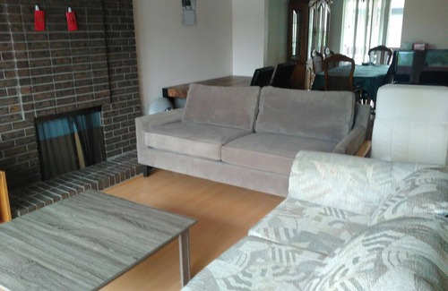 Port Moody House | Walking distance to skytrain 3 bedrooms upper floor house bright and clean