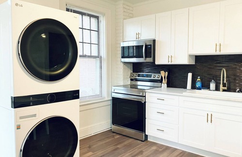 York Apartment | Walking distance to Wellspan York Hospital, York College. Comfortably sleeps 8.