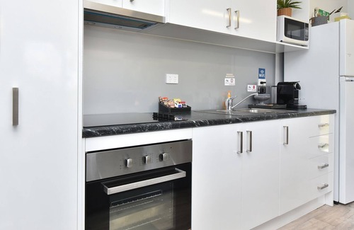 Ellalong House | Wallaby Gully Farm Cottage - Peace, Quiet, Serenity