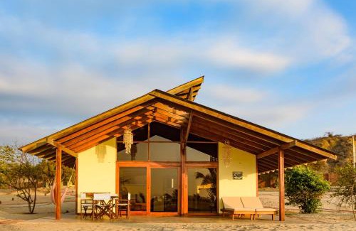 Punta Sal House | Wallac Bungalows Canoas de Punta Sal